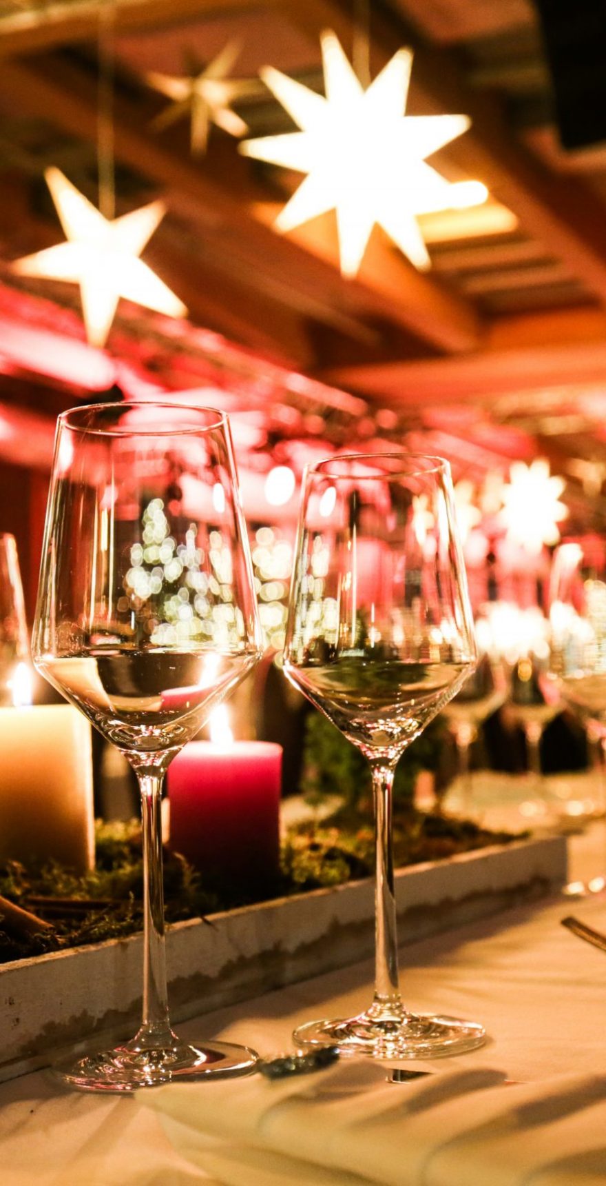 Tischdekoration bei einer Weihnachtsfeier,